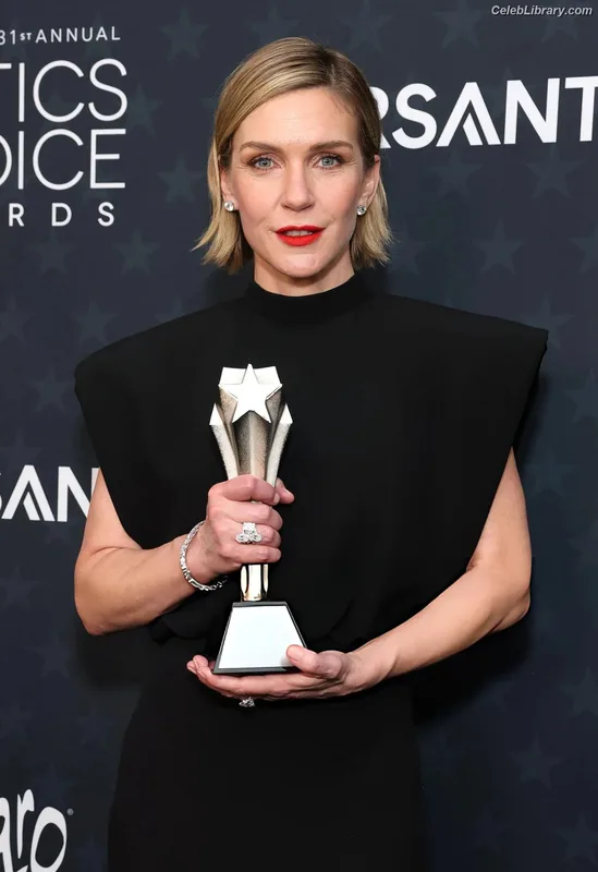 Rhea Seehorn photo 3 of 403
