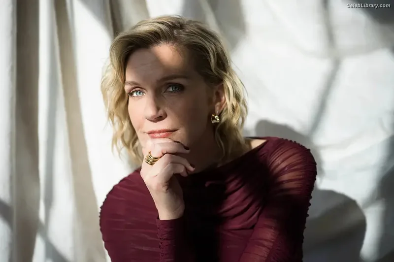 Rhea Seehorn photo 12 of 403