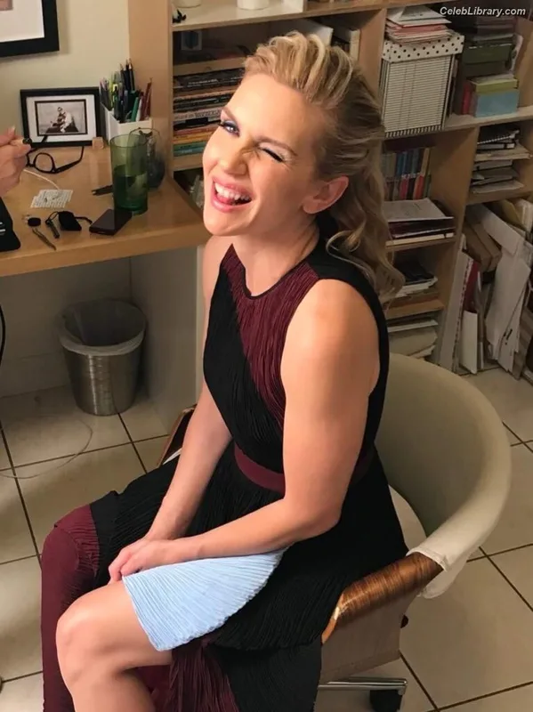 Rhea Seehorn photo 5 of 403
