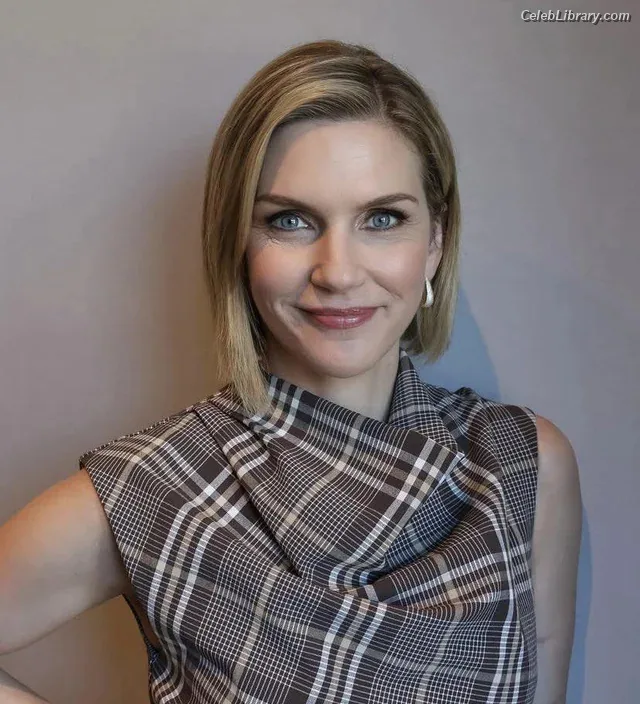 Rhea Seehorn photo 15 of 403