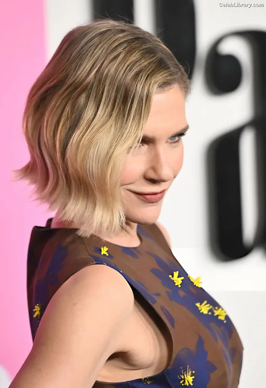 Rhea Seehorn photo 22 of 403