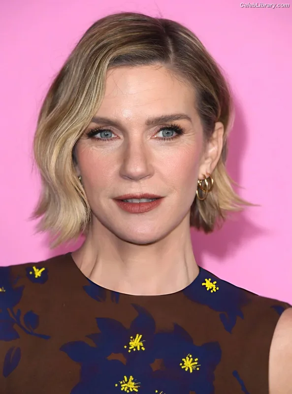 Rhea Seehorn photo 23 of 403