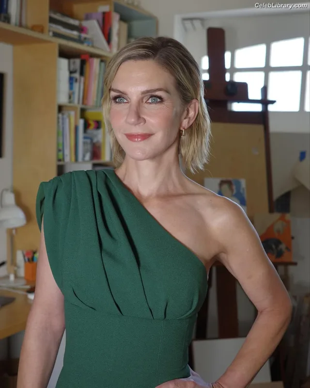 Rhea Seehorn photo 6 of 403