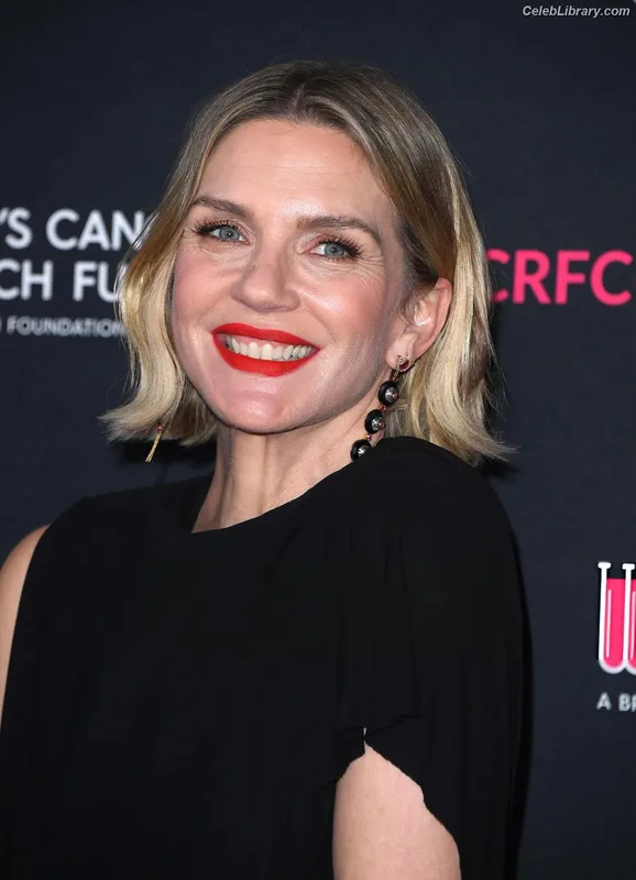 Rhea Seehorn photo 19 of 403