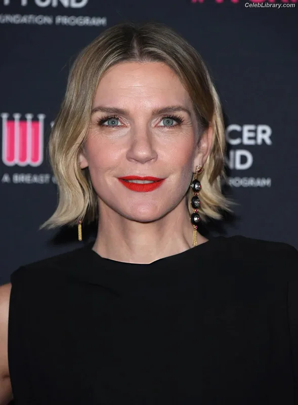 Rhea Seehorn photo 21 of 403