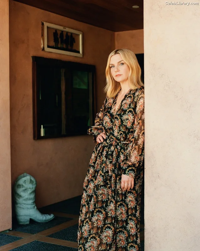 Rhea Seehorn photo 3 of 403