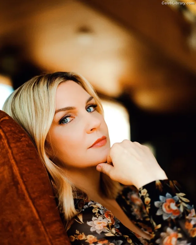 Rhea Seehorn photo 4 of 403