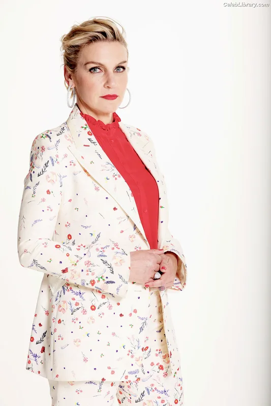 Rhea Seehorn photo 6 of 403