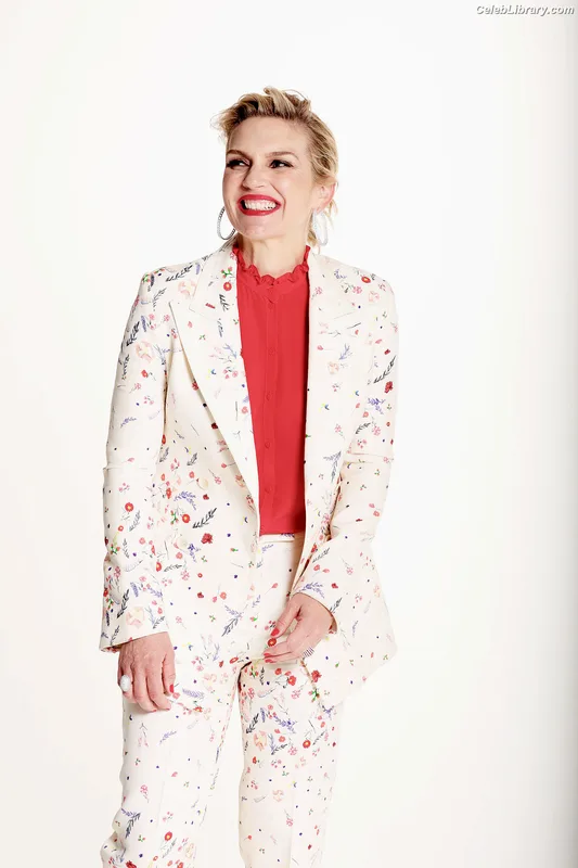 Rhea Seehorn photo 8 of 403
