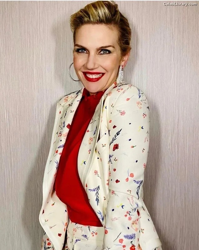 Rhea Seehorn photo 11 of 403