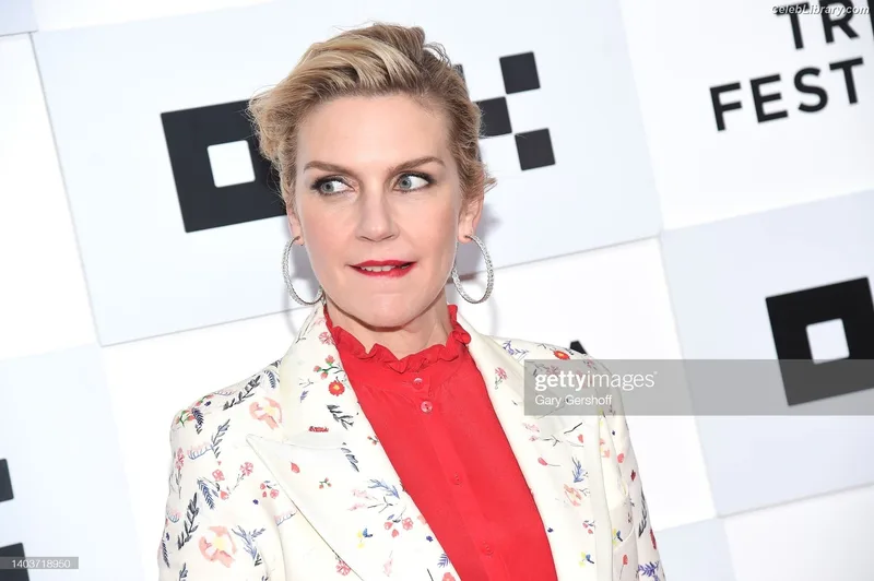Rhea Seehorn photo 3 of 403