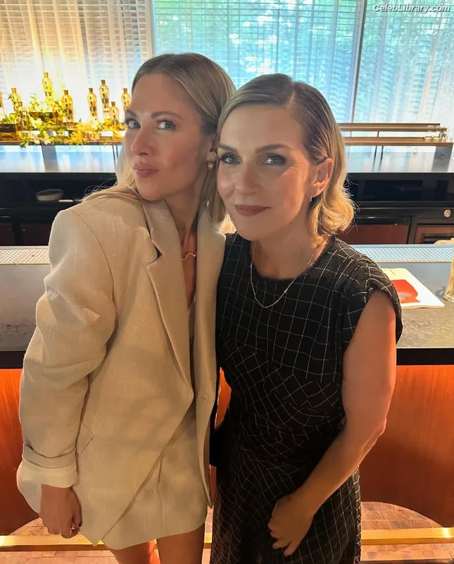 Rhea Seehorn photo 12 of 403