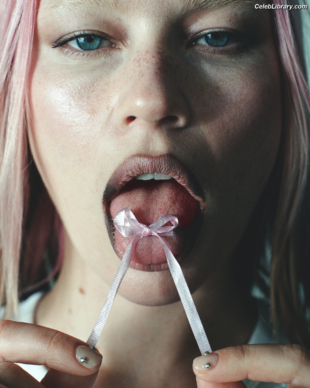 Rhian Teasdale photo 7 of 149
