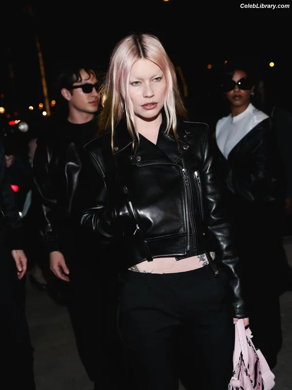 Rhian Teasdale photo 22 of 149