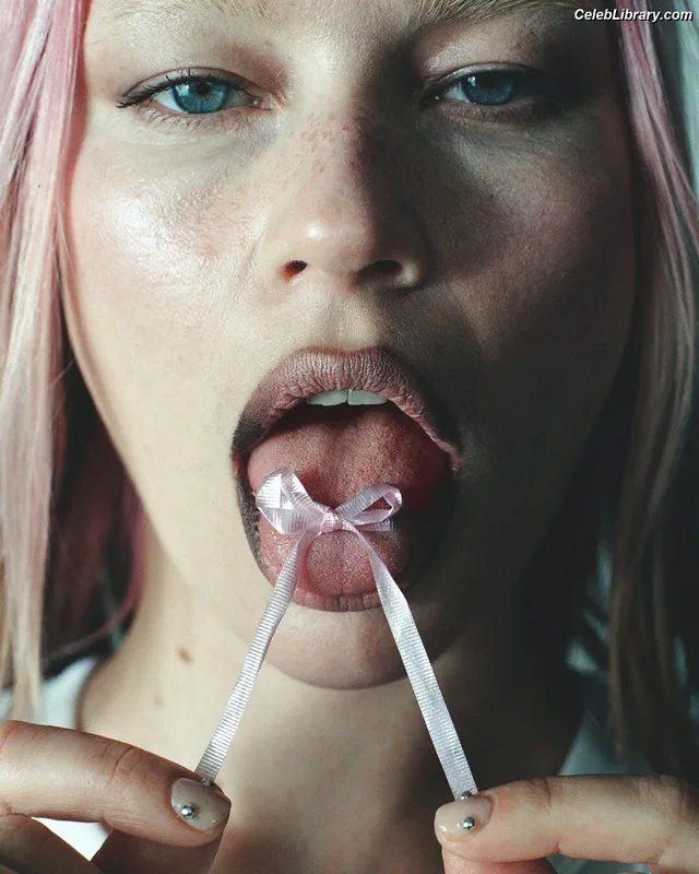 Rhian Teasdale photo 22 of 149
