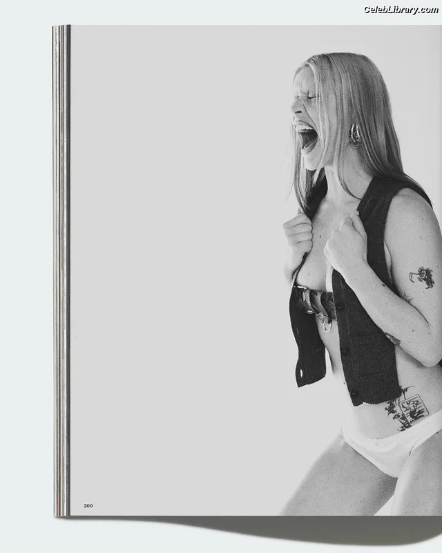 Rhian Teasdale photo 23 of 149