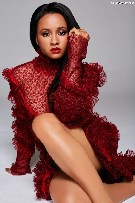 Rhyon Nicole Brown photo 7 of 102