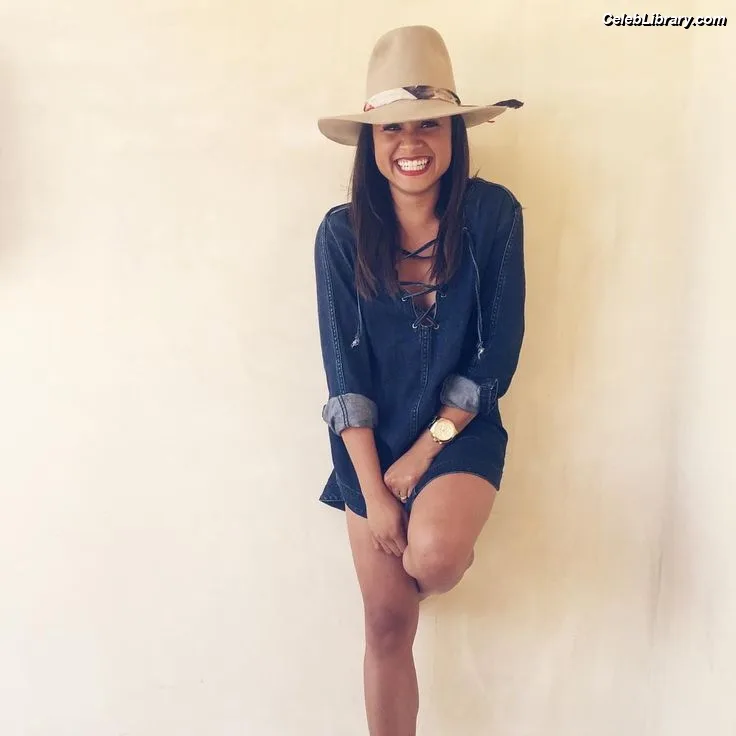 Rhyon Nicole Brown photo 1 of 102