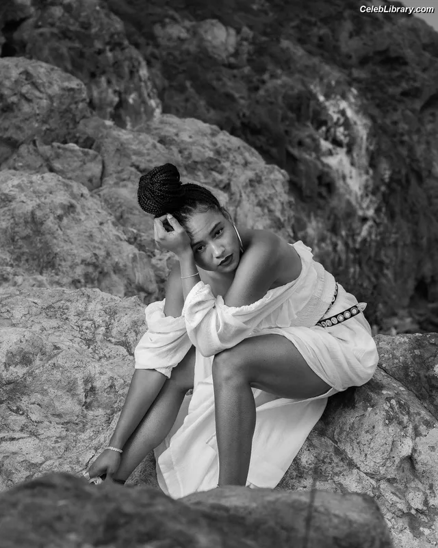 Rhyon Nicole Brown photo 11 of 102