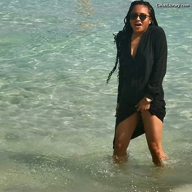 Rhyon Nicole Brown photo 8 of 102