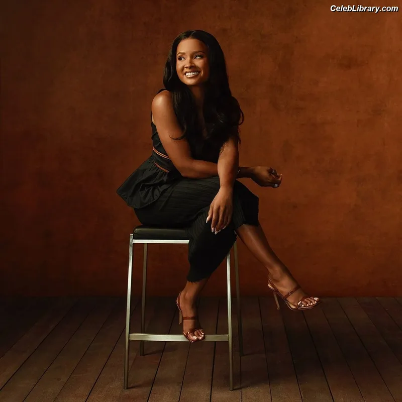 Rhyon Nicole Brown photo 14 of 102