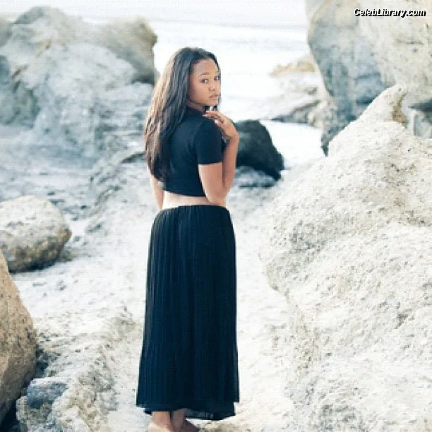 Rhyon Nicole Brown photo 2 of 102