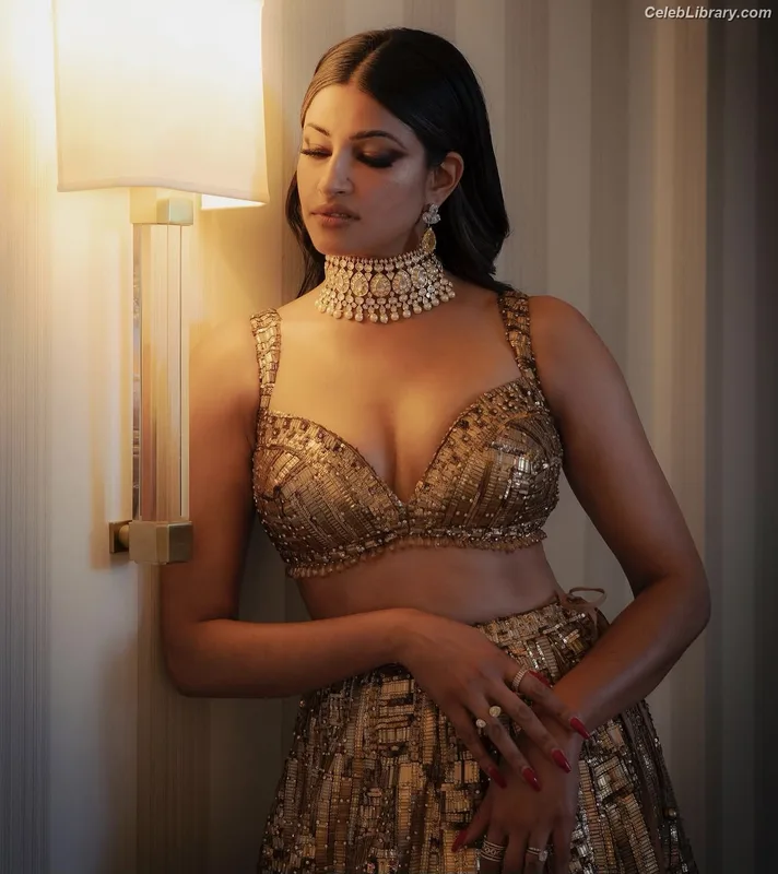 Richa Moorjani photo 1 of 45