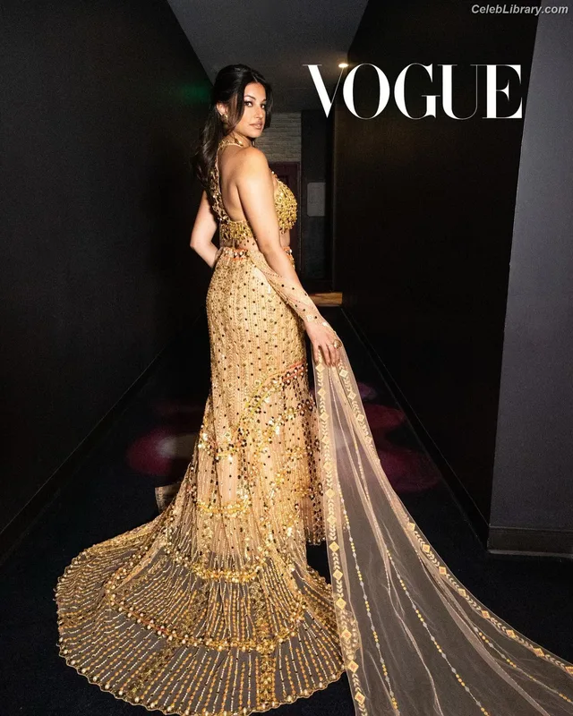 Richa Moorjani photo 18 of 45