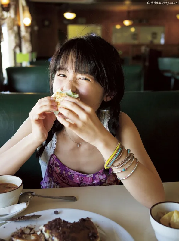 Rikako Aida photo 5 of 238