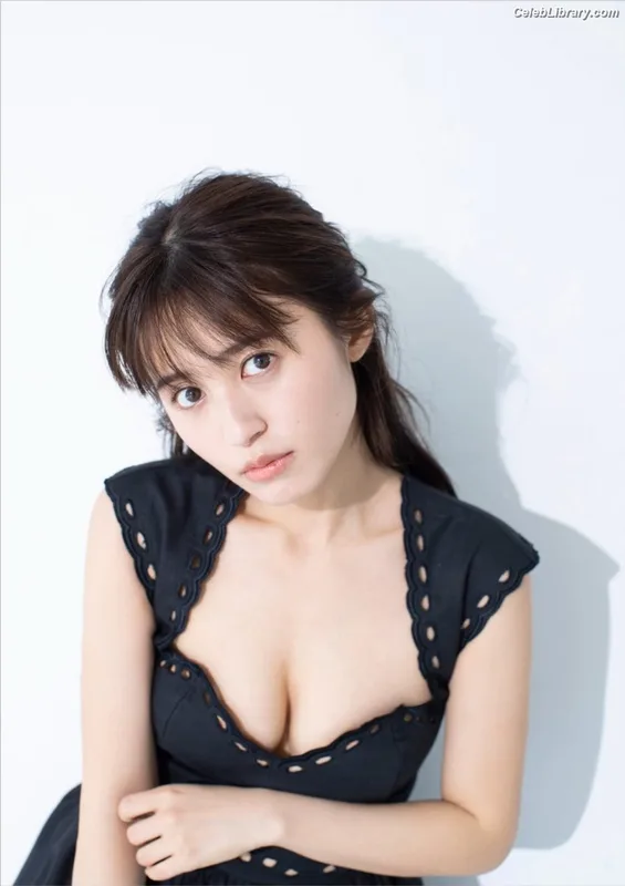 Rikako Aida photo 3 of 238
