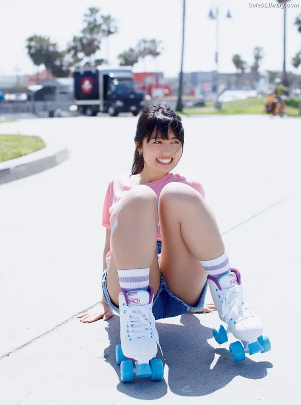 Rikako Aida photo 3 of 238