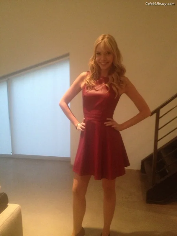 Riki Lindhome photo 8 of 36