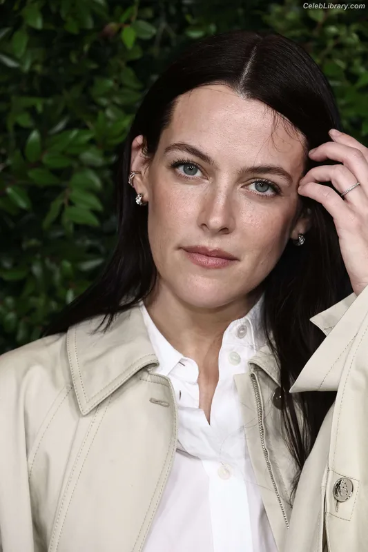 Riley Keough photo 2 of 60