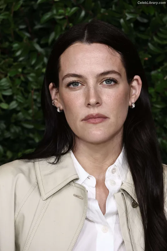 Riley Keough photo 4 of 60