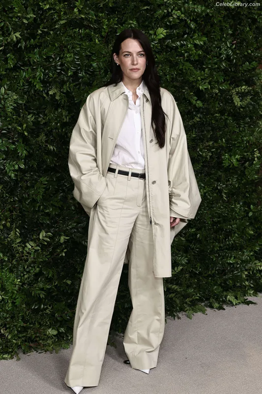 Riley Keough photo 5 of 60