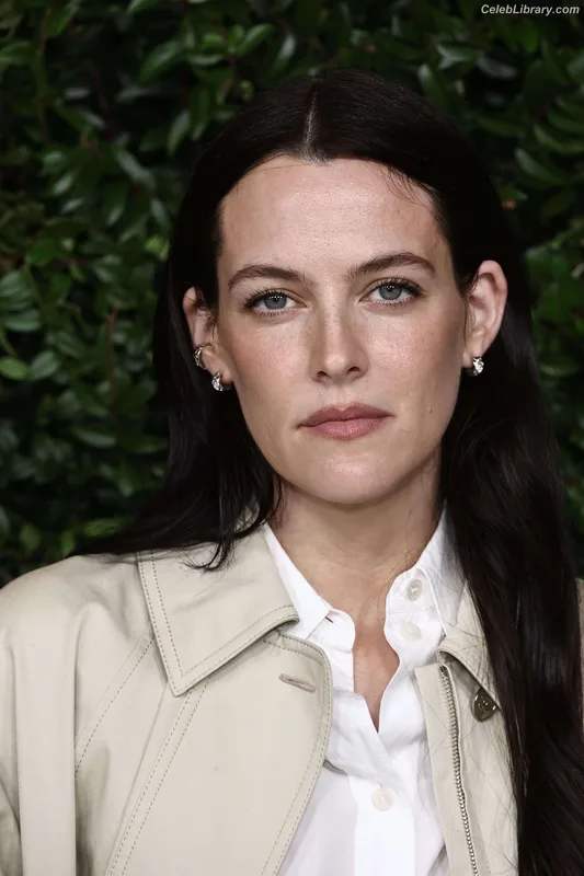 Riley Keough photo 6 of 60
