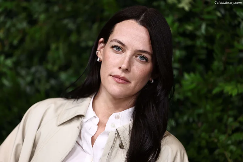 Riley Keough photo 7 of 60