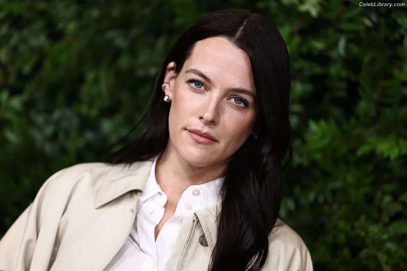 Riley Keough photo 8 of 60