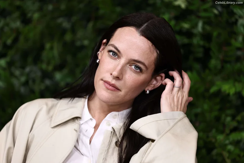 Riley Keough photo 9 of 60