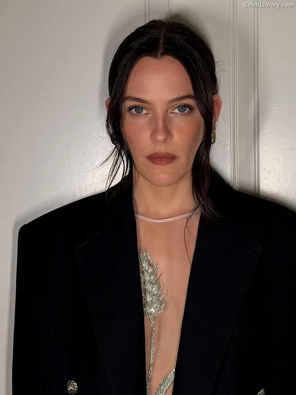 Riley Keough photo 10 of 60