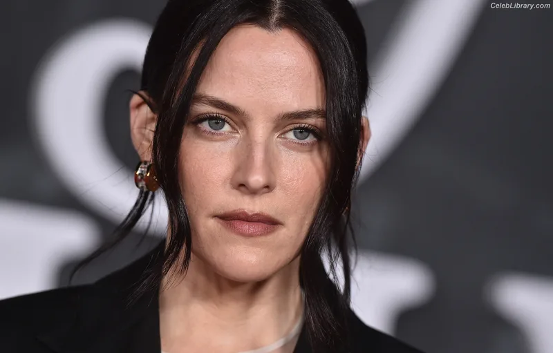 Riley Keough photo 15 of 60