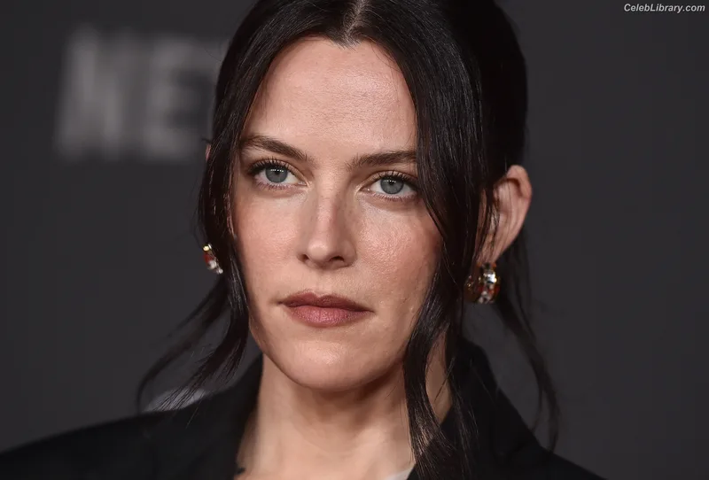 Riley Keough photo 18 of 60