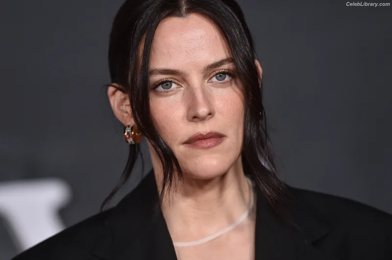 Riley Keough photo 19 of 60