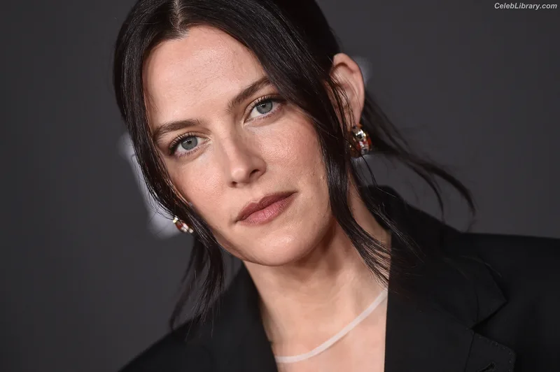 Riley Keough photo 20 of 60