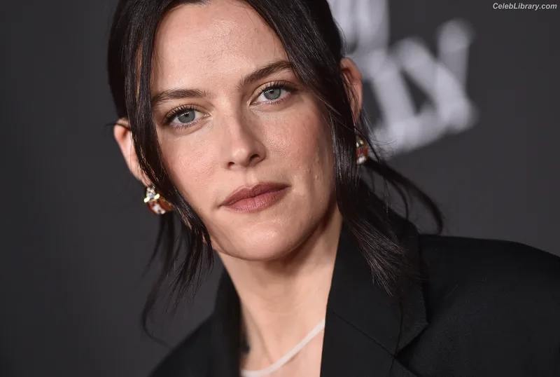 Riley Keough photo 21 of 60