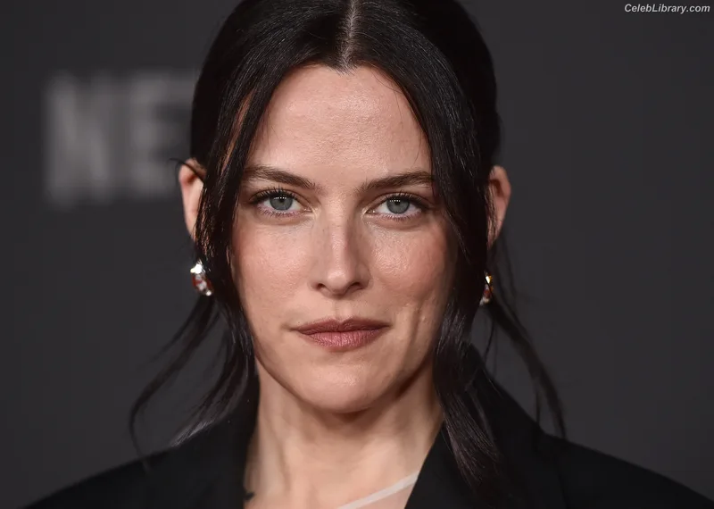Riley Keough photo 23 of 60