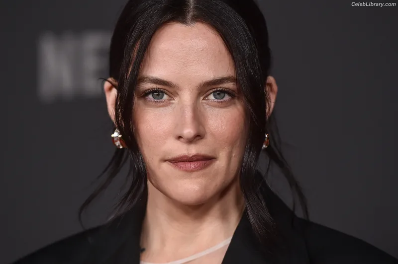 Riley Keough photo 1 of 60