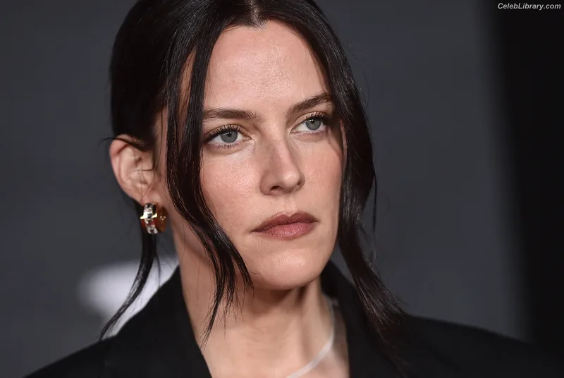 Riley Keough photo 2 of 60