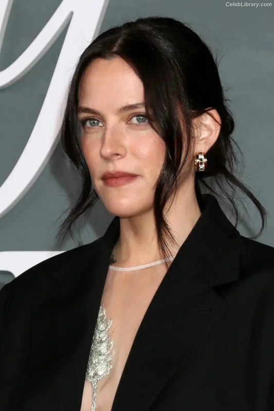 Riley Keough photo 12 of 60