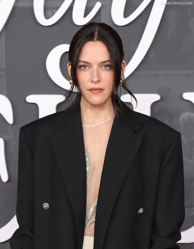 Riley Keough photo 15 of 60
